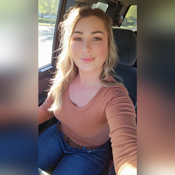 Meet your Posher, Shyra - Picture 1 of 1